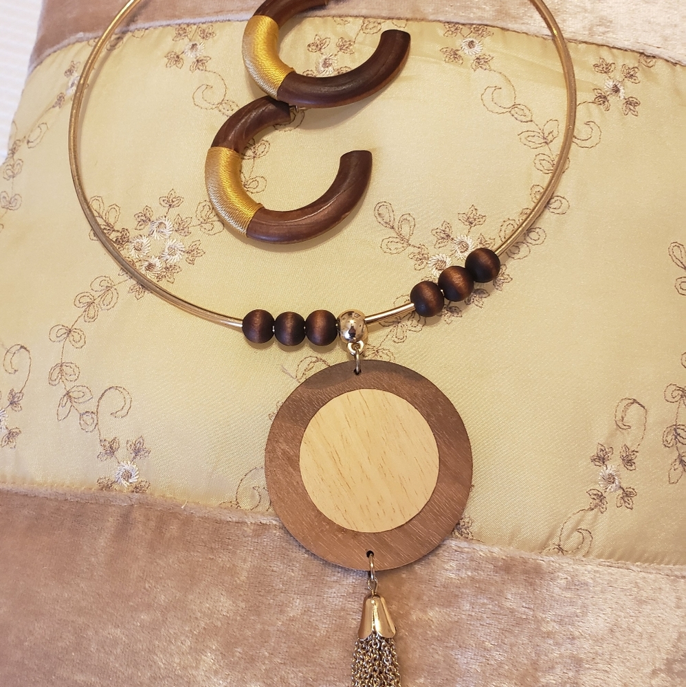 Neck wire & Earring Set